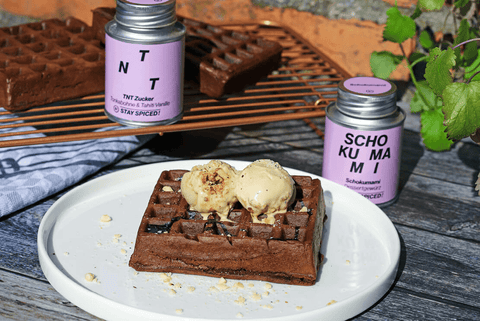 Schokoladenwaffeln mit Haselnusseis - STAY SPICED !