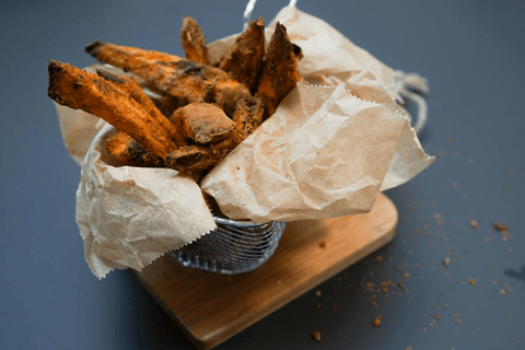 Knusprige Süßkartoffelpommes - STAY SPICED !