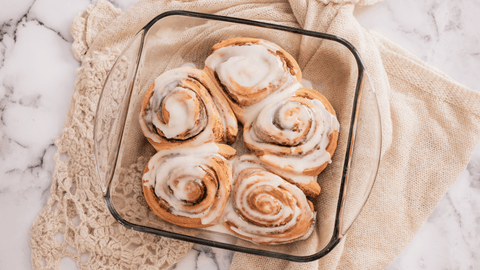 Zimtschnegge Schnecken mit TNT Glasur - STAY SPICED !