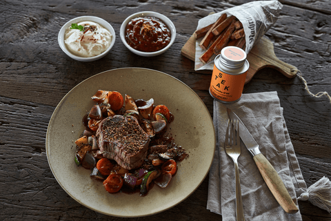 Filetsteak mit Gemüse, Süßkartoffelpommes und Dips - STAY SPICED !