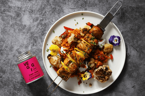 Bulgur Salat mit Lachsspießen - STAY SPICED !