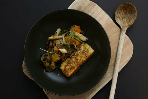 Süßkartoffelsalat mit Quinoa, Granatapfel und Halloumi - STAY SPICED !