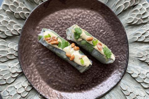 Sommerfrische Rollen gefüllt mit Litchi, Okawurzel, Spinat und Zucchini - STAY SPICED !