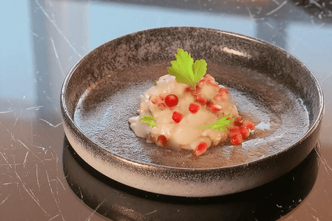 Lauwarme Weiße Schokolade-Brotcreme mit karamellisierten Topinamburscheiben und Stangensellerie-Preiselbeerragout - STAY SPICED !