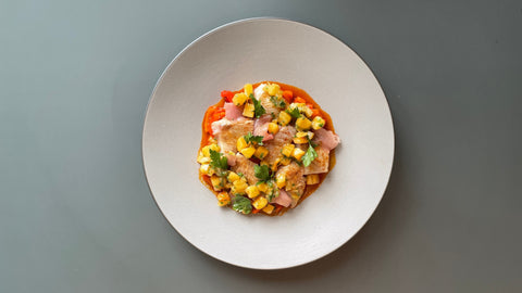 Geflämmter Karpfen mit Paprika-Gulasch-Ragout, Kakifrucht und eingelegten Salz-Zitronen - STAY SPICED !