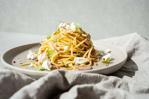 Aglio & Peperoncino Spaghetti mit Feta - STAY SPICED !