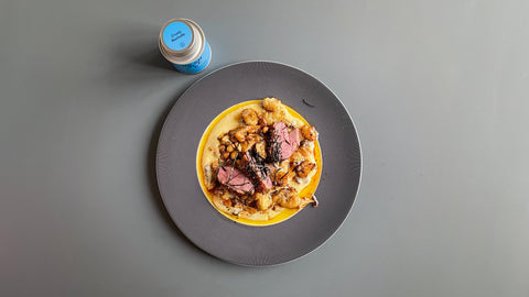 Entenbrust mit Rosinenrahmpolenta, geröstetem Blumenkohl und Noriblätter: - STAY SPICED !