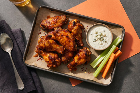 Buffalo Chicken Wings mit Blue Cheese Dip - STAY SPICED !
