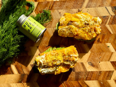 Honey Cheddar Egg Avocado Toast - STAY SPICED !