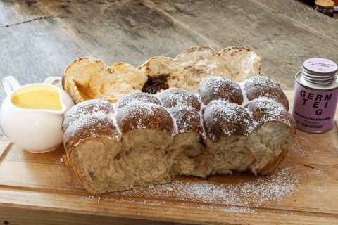 Buchteln mit Vanille Sauce - STAY SPICED !