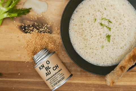 Knoblauchvanillesuppe mit knusprigem Garnelenstangerl - STAY SPICED !
