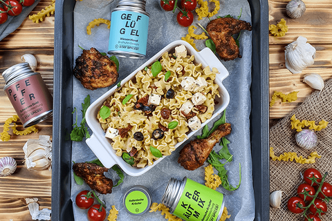 Mediterraner Nudelsalat mit Hendl vom Grill