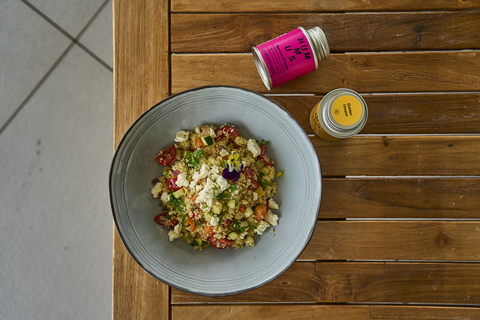 Cous Cous Salat mit buntem Gemüse und Ziegenkäse