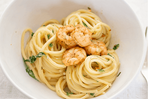 Spaghetti mit Kräuter-Scampi und Spinat - STAY SPICED !
