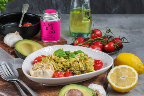 Avocado Pasta mit Pinienkernen - STAY SPICED !