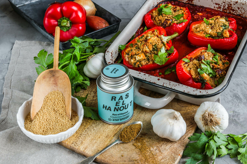 Couscous Paprika mit Datteln und Schafskäse - STAY SPICED !