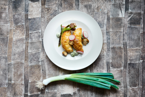 Erdäpfel Wüdara Curry Strudel mit Kräuter - Sauerrahm