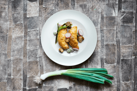 Erdäpfel Wüdara Curry Strudel mit Kräuter - Sauerrahm - STAY SPICED !