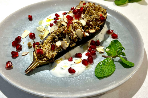 Gefüllte Aubergine mit Couscous und Datteln