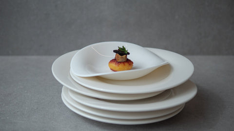 Gänseleber und schwarze Nüsse auf Kartoffel-Donut mit Sweet Bowl Spice