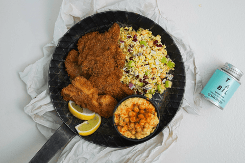 Gebackenes Lammschnitzel mit Safran-Couscous und Hummus - STAY SPICED !