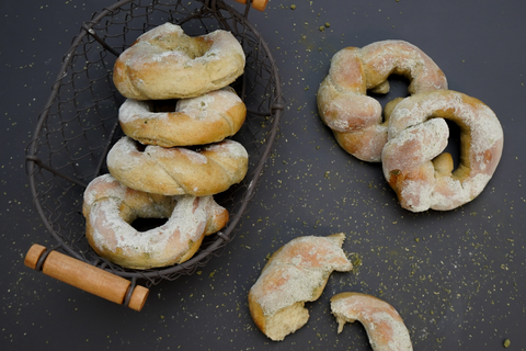 Frühlingsbrotringe mit würziger Butter