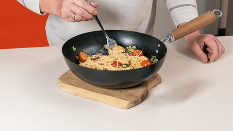 Schnelle Spaghetti mit Zucchini und Tomaten - STAY SPICED !