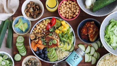 Bunte Salatbowl mit Mangodressing - STAY SPICED !