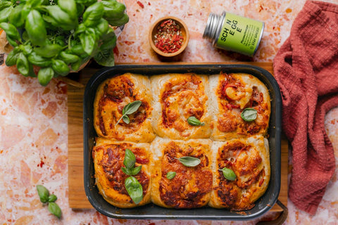 Fluffige & Saftige Pizzaschnecken – das perfekte Partyrezept - STAY SPICED !