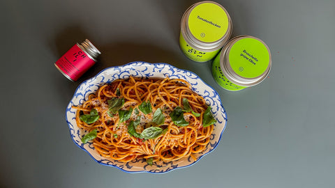 Spaghetti Amatriciana – nach Roland Trettl: herzhaft, aromatisch & schnell gemacht