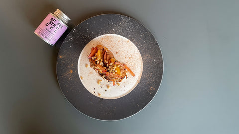 Roland Trettls Germknödel Mille Feuille mit Powidl‑Espuma, Pflaumen & Pinienkernen - STAY SPICED !