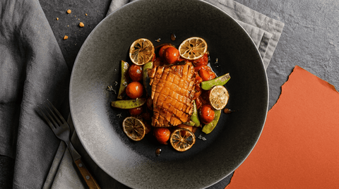 Schweinebauch mit Schmortomaten - STAY SPICED !