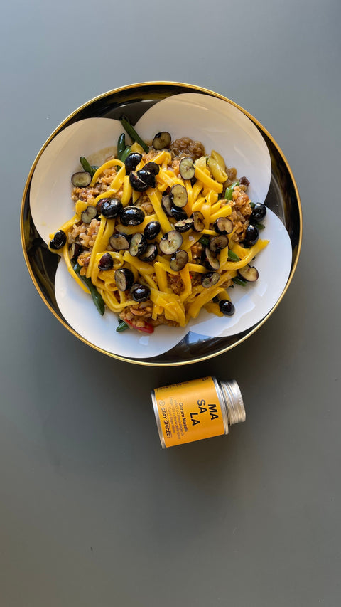 Indisches Daal mit Tamarinde, Paneer und Mango
