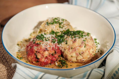 Dreierlei Knödel mit Speck, Almkäse und Rohnen