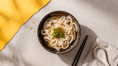 Dashi Fond Udon Suppe mit Crunchy Schalotten - STAY SPICED !